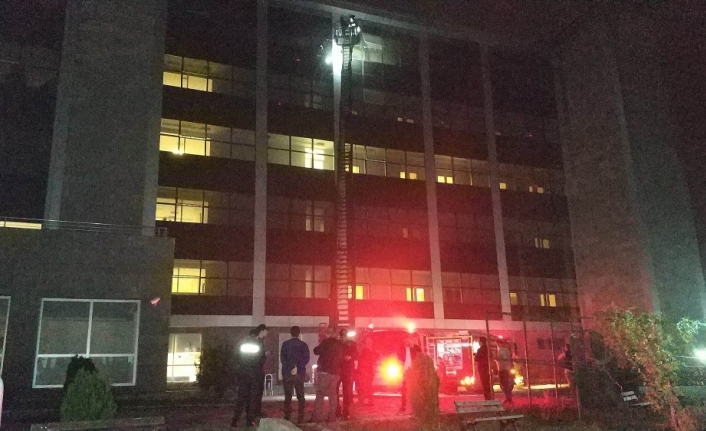 Hastanede yangın çıktı: 7 kişi dumandan etkilendi