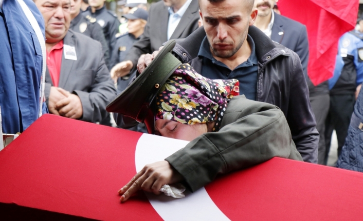 ’Hayallerimizi çaldılar’ diye gözyaşı döktü