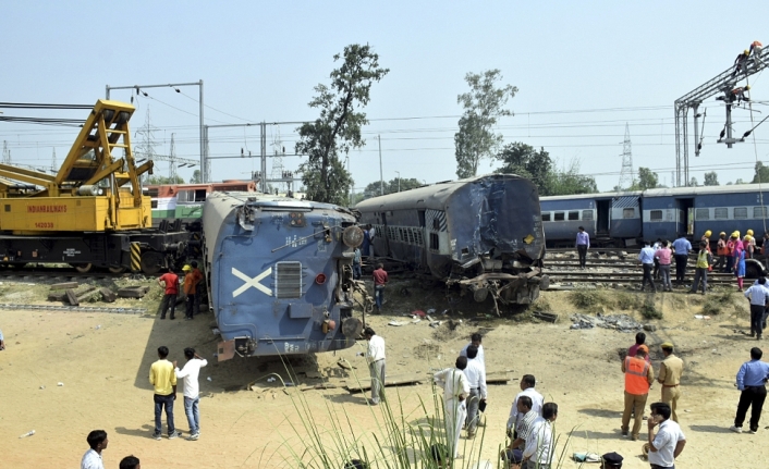 Hindistan’da tren kazası: 5 ölü, 30 yaralı