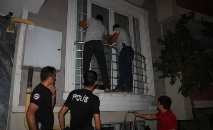 ’Hırsız içeride’ ihbarı polisi balkona tırmandırdı