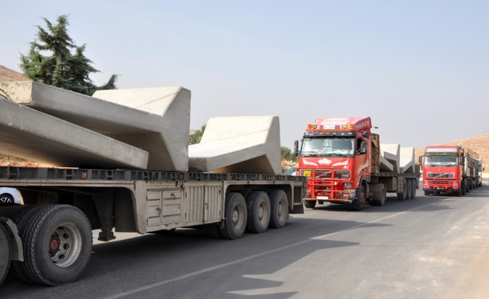 İdlib’e beton blok sevkıyatı devam ediyor