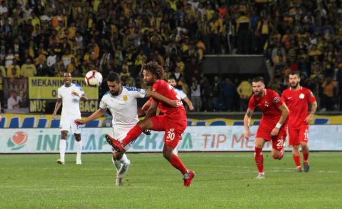 İlk yarıda tek gol var