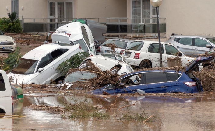 İspanya’da yaşanan sel felaketinde ölü sayısı yükseliyor