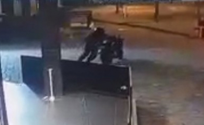 İstanbul’un göbeğinde motosiklet hırsızlığı kamerada