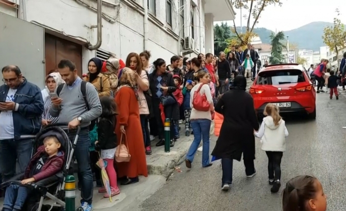 Kuyruğu görenler hediye dağıtıldığını sandı