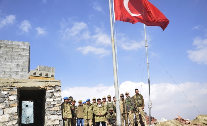 Mehmetçik teröristlere ülke sınırlarını dar ediyor