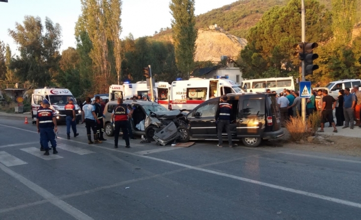 Mersin’de trafik kazası: 2 ölü, 7 yaralı