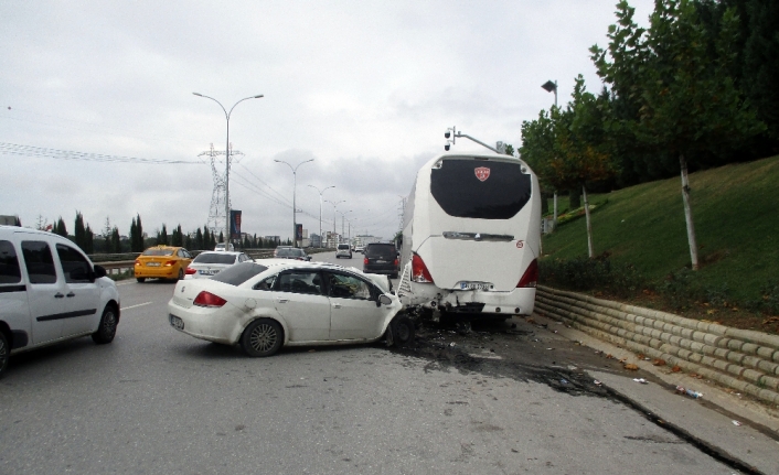 Otobüse çarpan sürücü ağır yaralandı