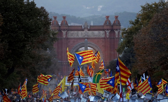 Referandumunun yıldönümünde binler sokaklara aktı