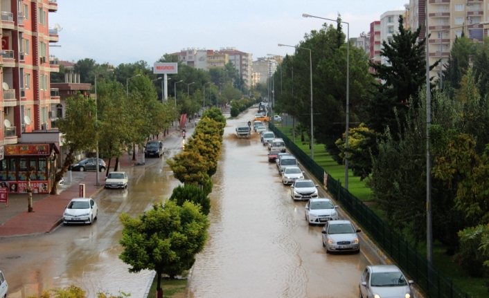 Şiddetli yağış etkisini sürdürüyor