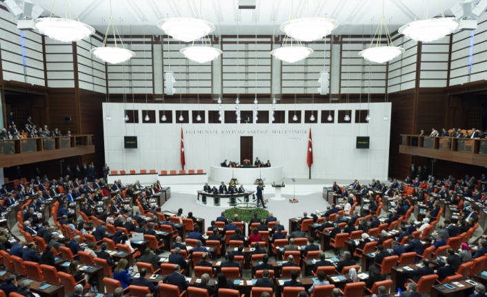 TBMM’de CHP ve MHP milletvekilleri arasında arbede