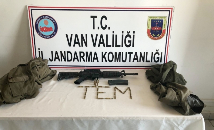 Teröristin gösterdiği mağarada silah ve mühimmat bulundu