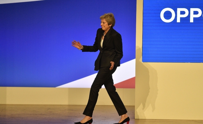 Theresa May, dansıyla toplantıya damga vurdu