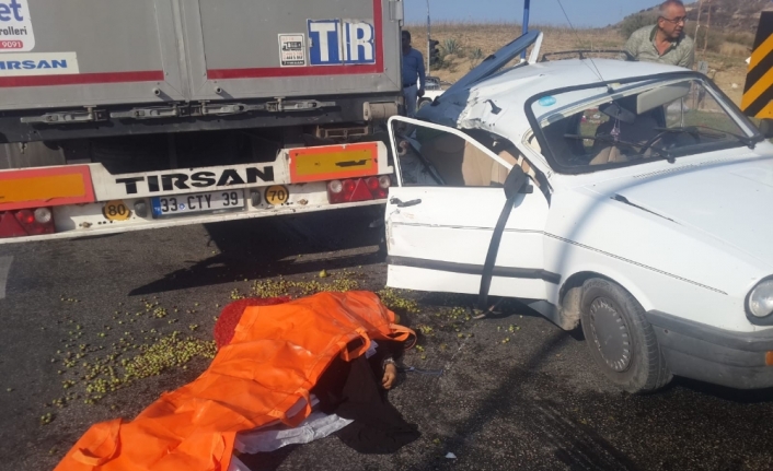 Tır ile otomobil çarpıştı: 1 ölü, 3 yaralı