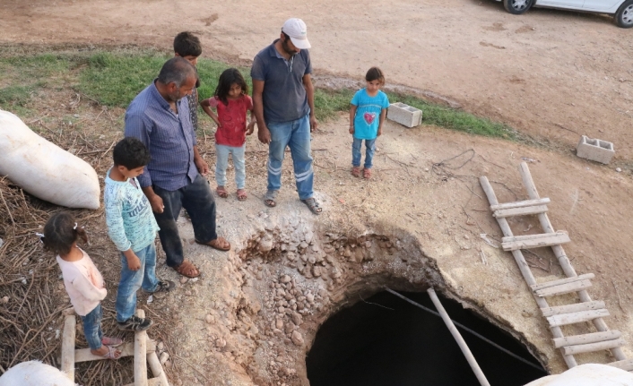 Toprak çöktü, dev çukur ortaya çıktı