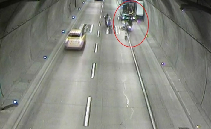 Tüneldeki motosiklet kazası kamerada