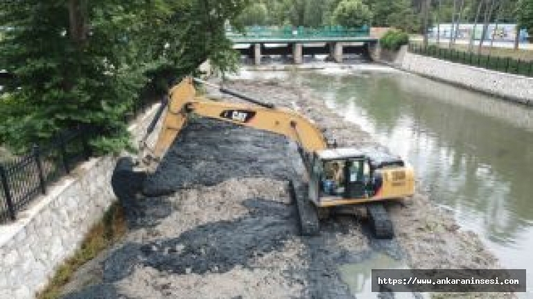 ÇUBUK 1 BARAJ GÖLÜ’NDE TEMİZLİK ÇALIŞMALARI YAPILIYOR