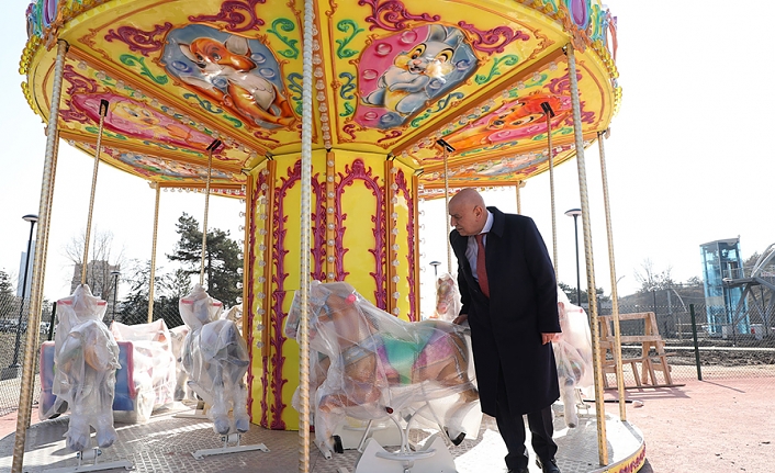 Keçiören’deki yeni lunaparkın oyuncakları kuruluyor