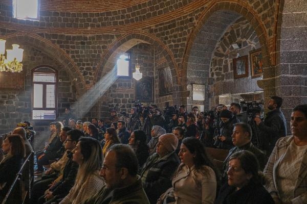 Diyarbakır’da tarihi kilisede Noel ayini 