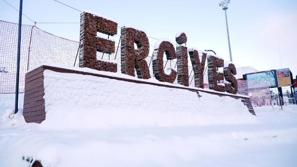 Erciyes'te kar kalınlığı 40 santimetreye ulaştı