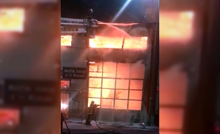 Kayseri'de mobilya imalathanesinde yangın