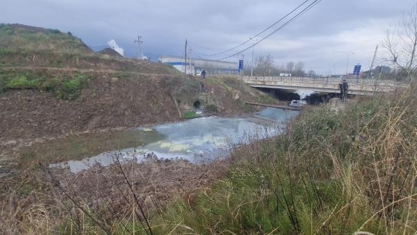 Kocaeli'de deredeki kirliliğe inceleme