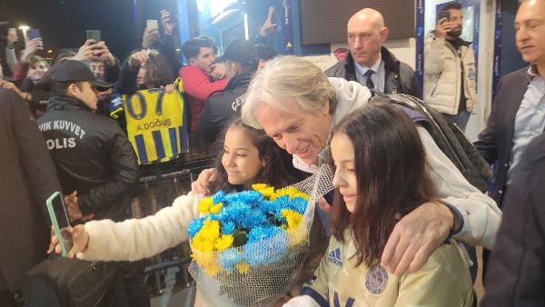 Minik taraftarlardan Jorge Jesus'a Trabzon'da sevgi gösterisi