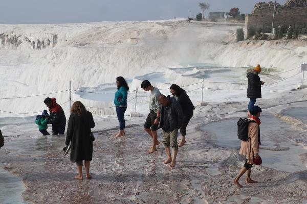 Pamukkale, kış mevsiminde de turist çekiyor