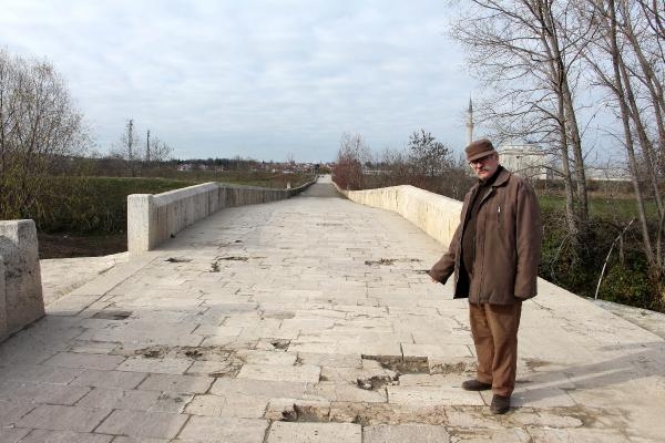 Prof. Dr. Beksaç: Yıkılma tehlikesi olan Bayezid ve Yalnızgöz köprüleri trafiğe kapatılmalı