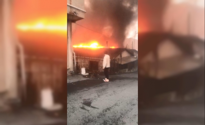 Sarıyer'de evin çatısında başlayan yangın bitişikteki binalara sıçradı