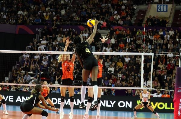 VakıfBank, Kulüpler Dünya Şampiyonası’nda finale yükseldi