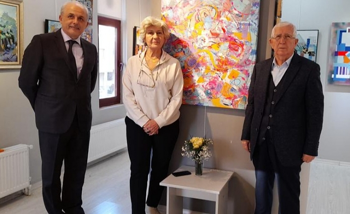 Balıkesirli Resim Sanatçısı Emel GÜLSOY 11.nci kişisel sergisini Ankara'da   AKDORA ART GALERİ de açtı.