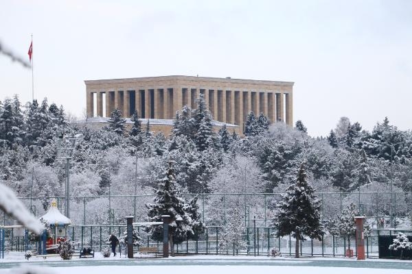 Ankara, beyaza büründü