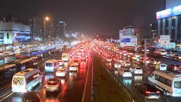 İstanbul'da trafik yoğunluğu yüzde 90'a ulaştı