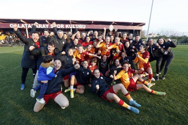 Kadın Futbol Süper Ligi'ndeki derbide gülen Galatasaray