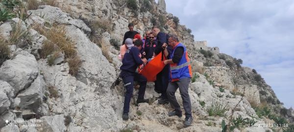 ABD'li turist, Adana'da tarihi Yılankale'de düşüp yaralandı