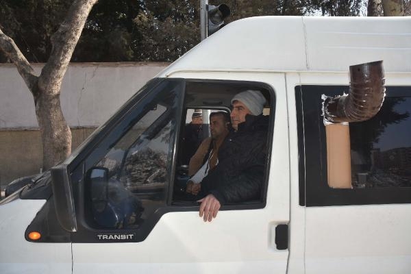 Depremzede aile, soba kurdukları minibüste kalıyor
