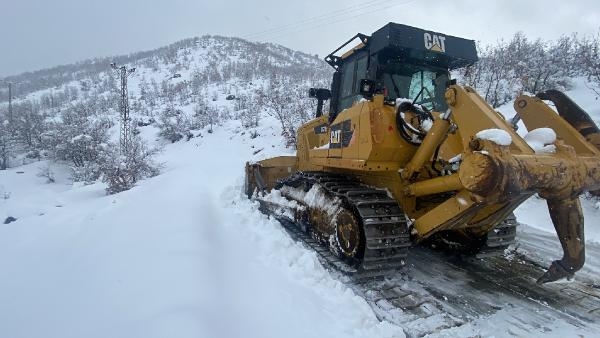 Doğu'daki 5 ilde 427 yerleşim yeri yolu, kardan kapandı