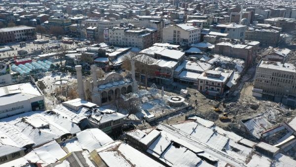Malatya'da yıkılan binalarla ilgili soruşturmada 11 kişiye tutuklama 