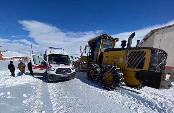 Sivas'ta 268 yerleşim yeri yolu kardan kapalı (2)