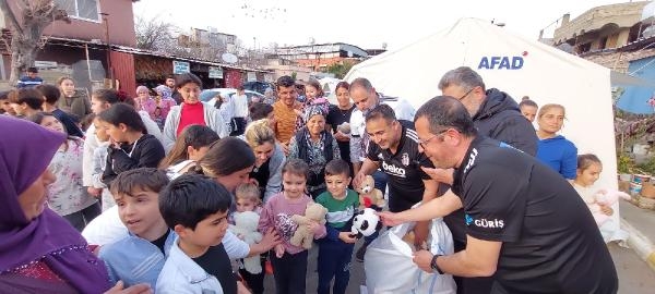 Beşiktaş tribünlerinden atılan oyuncaklar, İskenderun'a ulaştı