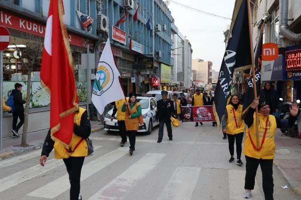 Çanakkale'ye yürüyen '57'nci Alay' korteji, Keşan'da