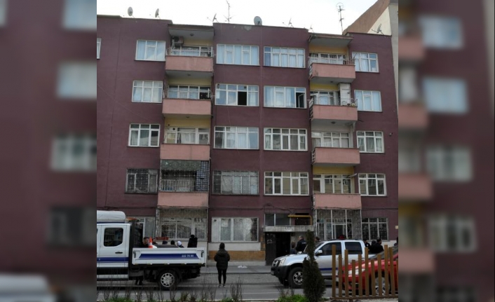 Kayseri'de, ağır hasarlı 5 katlı bina boşaltıldı