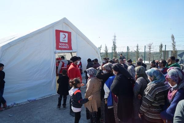 Kızılay deprem bölgesinde 12 sosyal market ile hizmet veriyor 