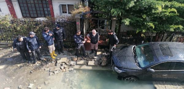 Trabzon'da isale hattı patladı; ev su doldu, araçlar hasar gördü