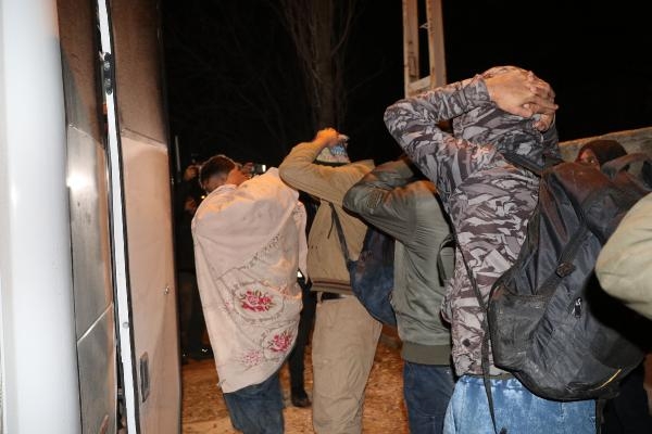 Van'da 20 kaçak göçmen ile 2 organizatör yakalandı