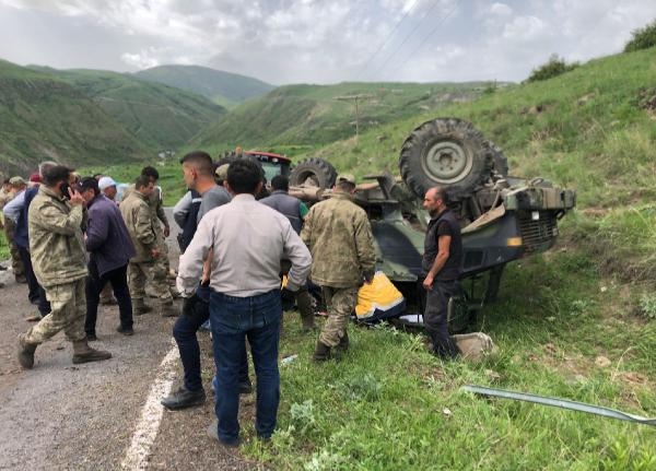 Ardahan'da askeri araç devrildi: 4 yaralı