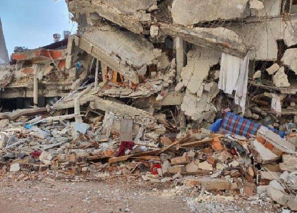 Hacettepe'nin deprem raporu: Beton dayanımı el ile ufalanabilecek kadar düşük
