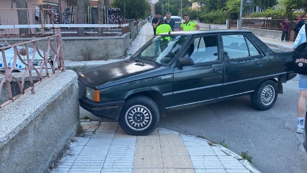 Çorum'da iki otomobilin çalan kadın şüpheli, polisin takibiyle yakalandı