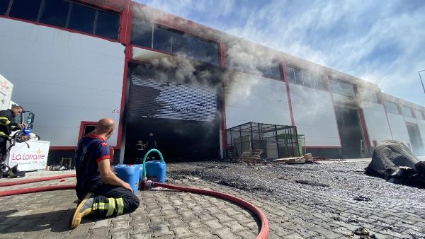 Diyarbakır'da gıda imalathanesinde yangın